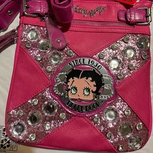 zipper along the side to expand heavy duty strap